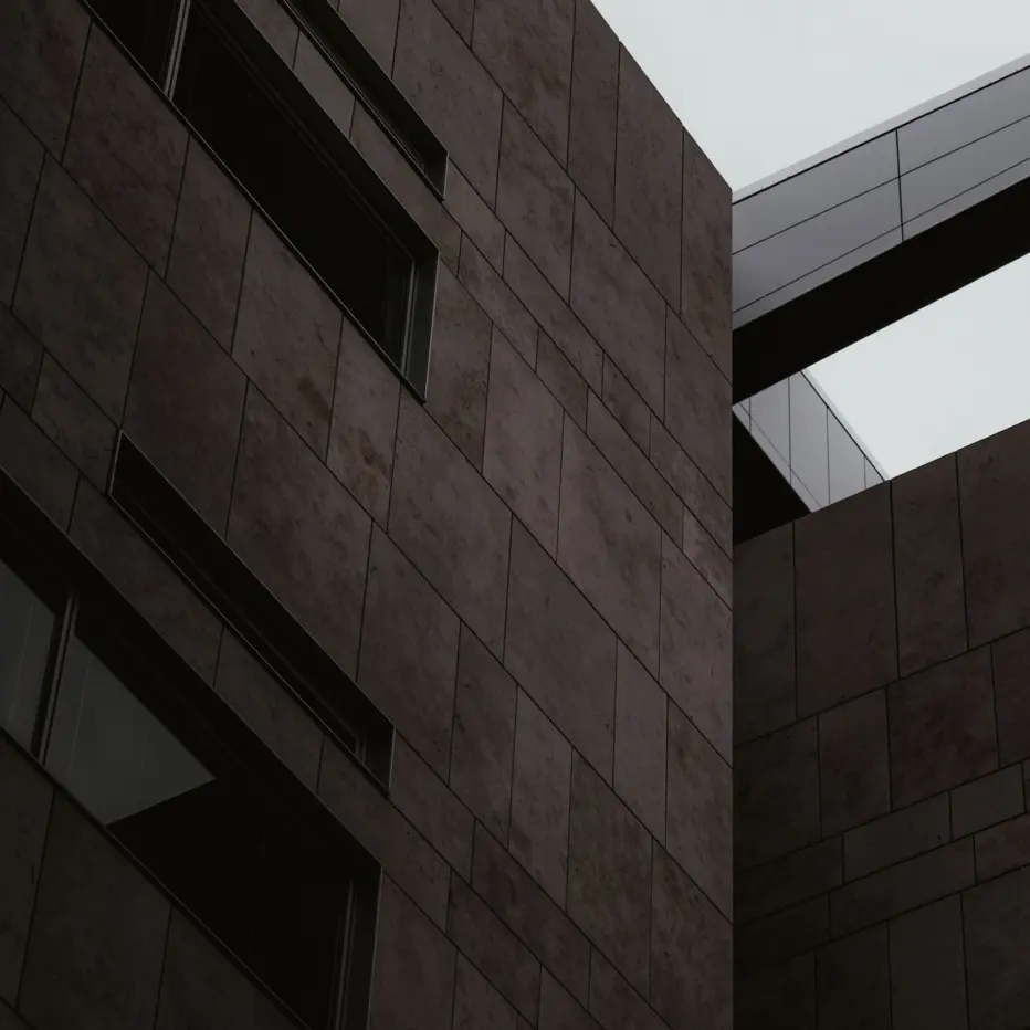 High resolution project image of a black building in Archifolio